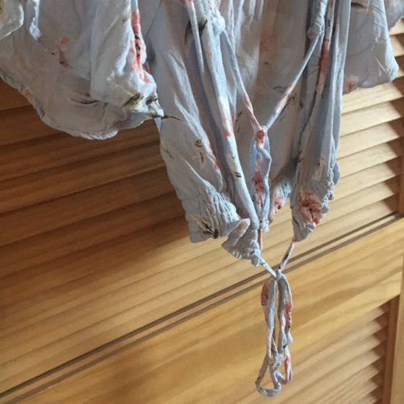 Kendall and Kylie Floral Crop Blouse - Picture 4 of 5